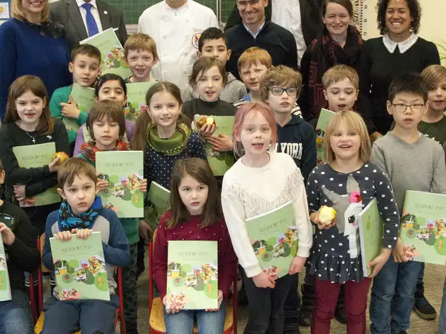 Gruppenbild Vorstellung Kinderkochbuch